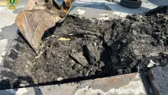 В центре Волжска дорога ушла под землю: прокуратура взяла ситуацию под контроль
