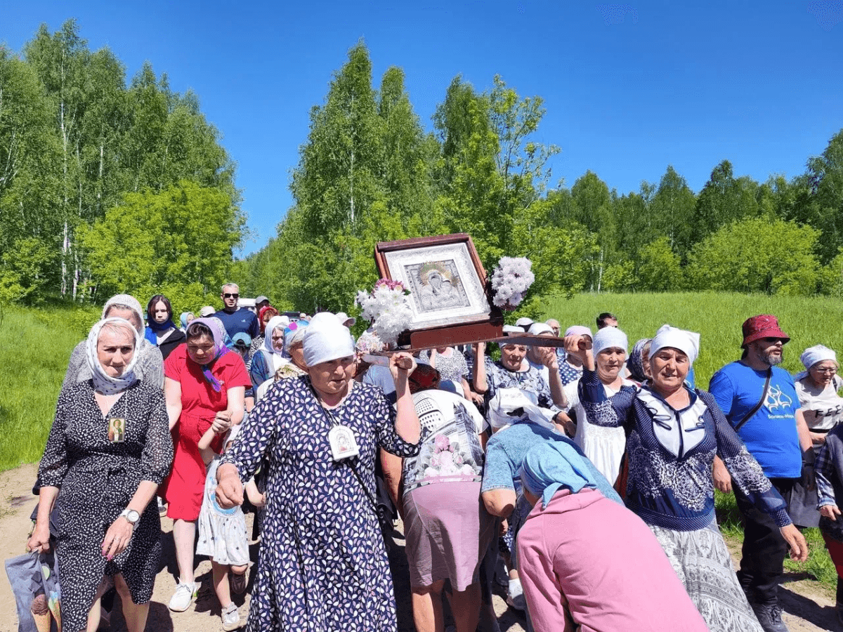 В Звенигово встретили крестный ход с чудотворной Седмиезерной иконой Богородицы