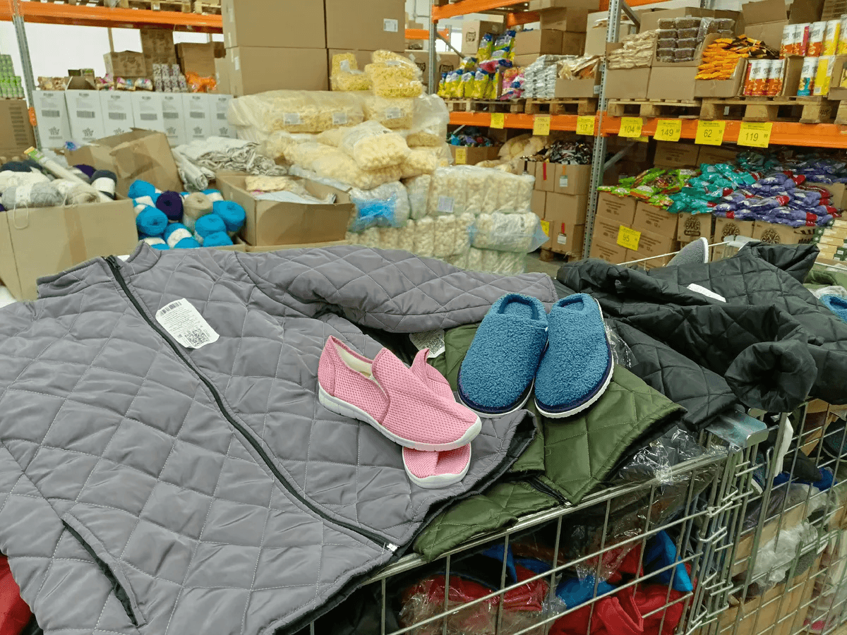 В хозяйственном отделе «Светофора» невозможно не заметить множество товаров: рассматриваем огромный ассортимент