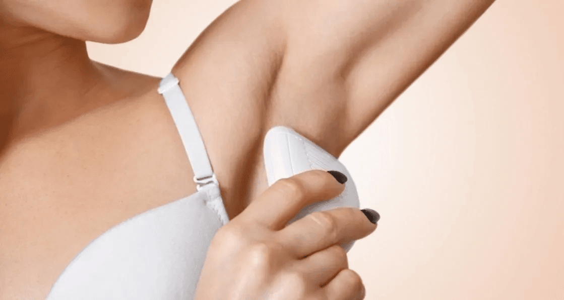 Смочите тампон и протрите подмышки: избавитесь от запаха пота на целый день — лайфхак на лето с советских времен