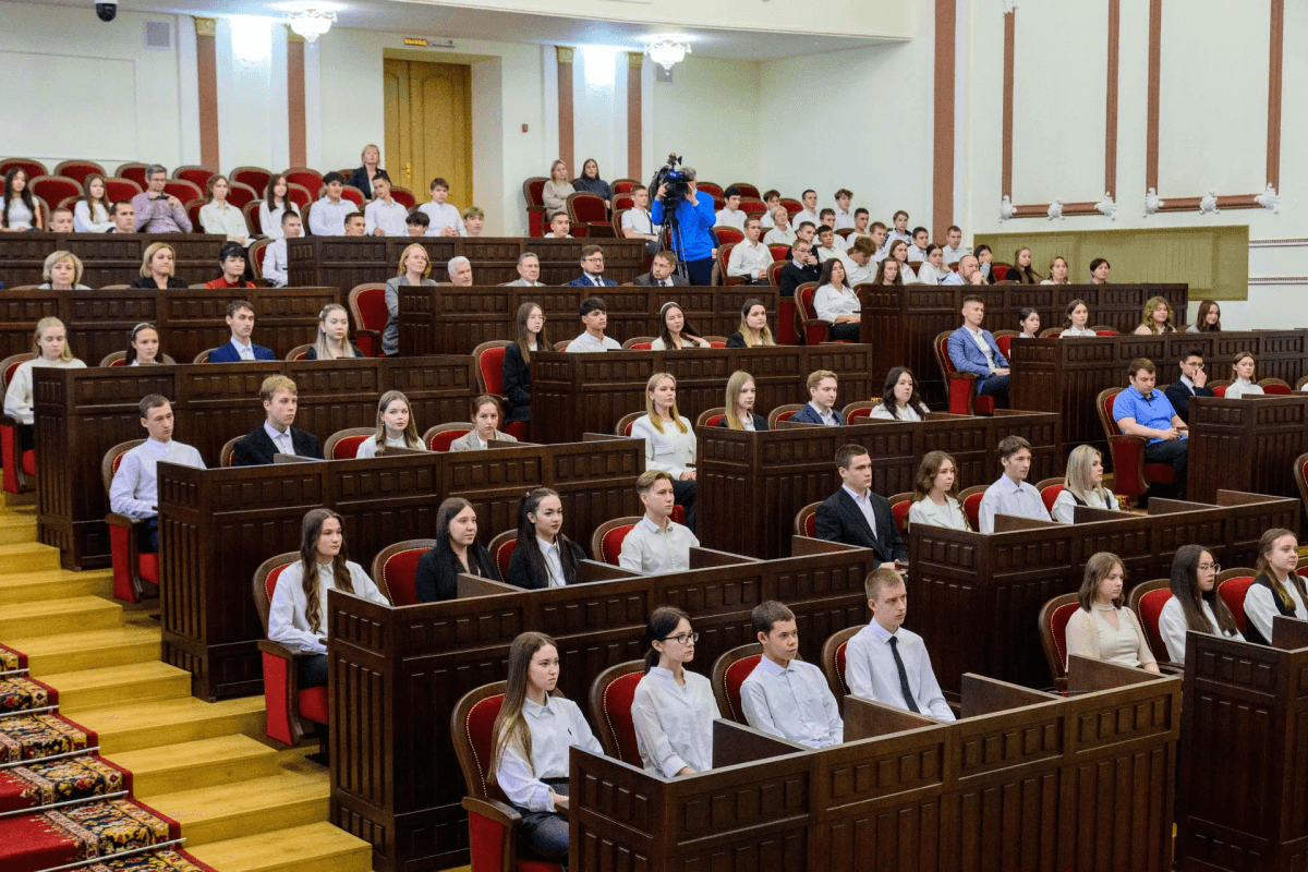 Лучшие студенты и аспиранты республики получили стипендии Главы Марий Эл