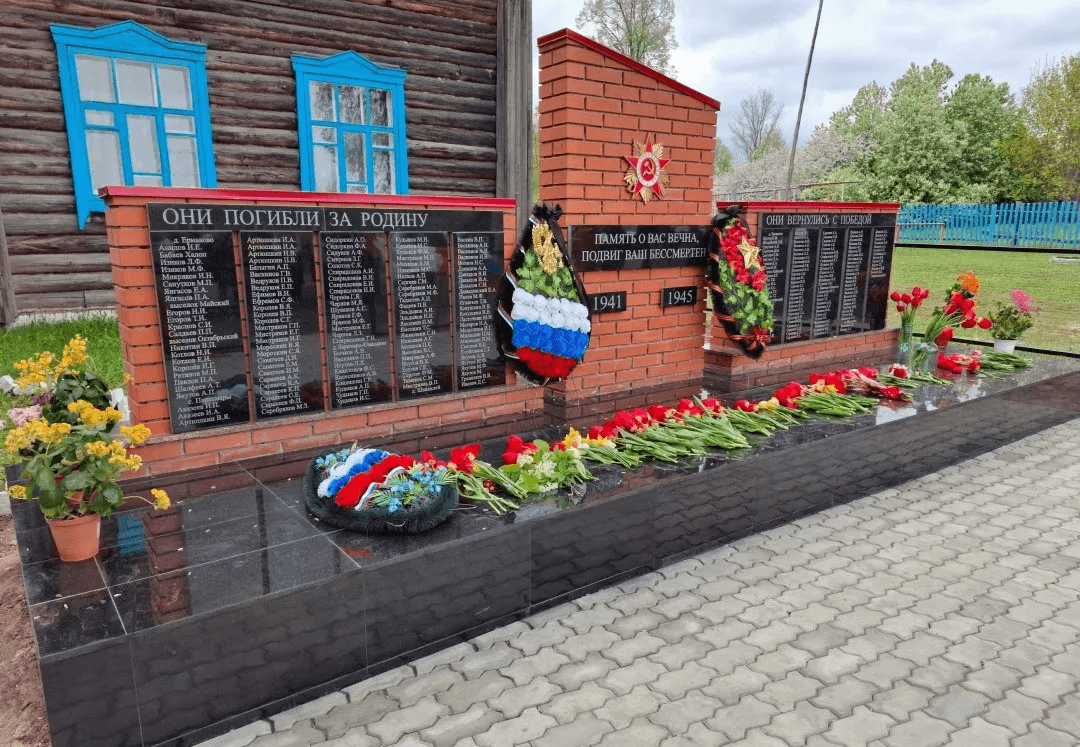 В Паратмарах открыли Обелиск воинской славы в честь земляков-фронтовиков