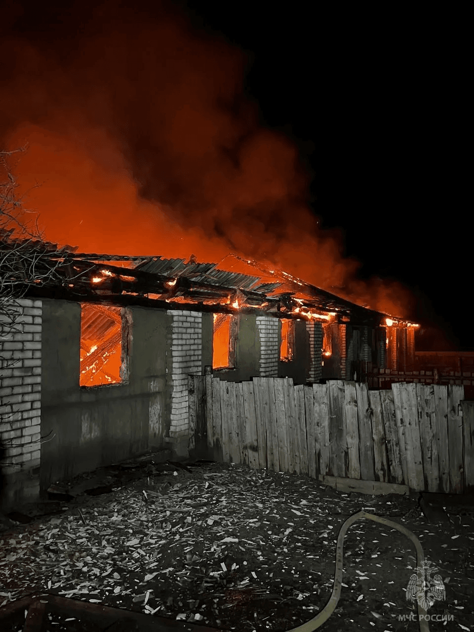 Пожарные потушили склад с углем площадью 450 кв. метров в Моркинском районе