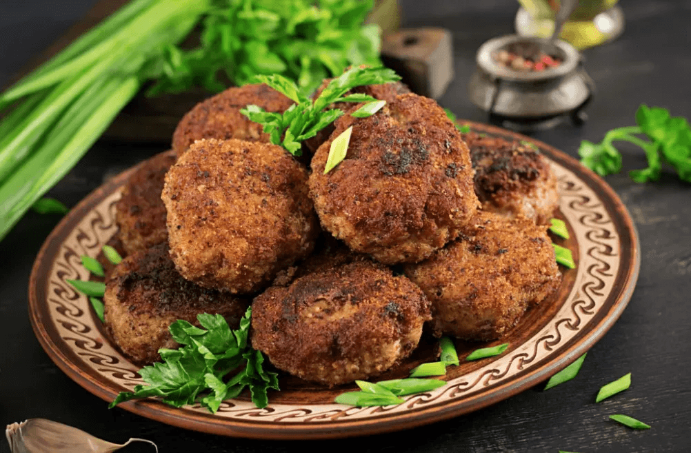 Не хлеб и не манка: Что добавить в котлеты для сочности и вкуса — не разваливаются, выходят идеальными