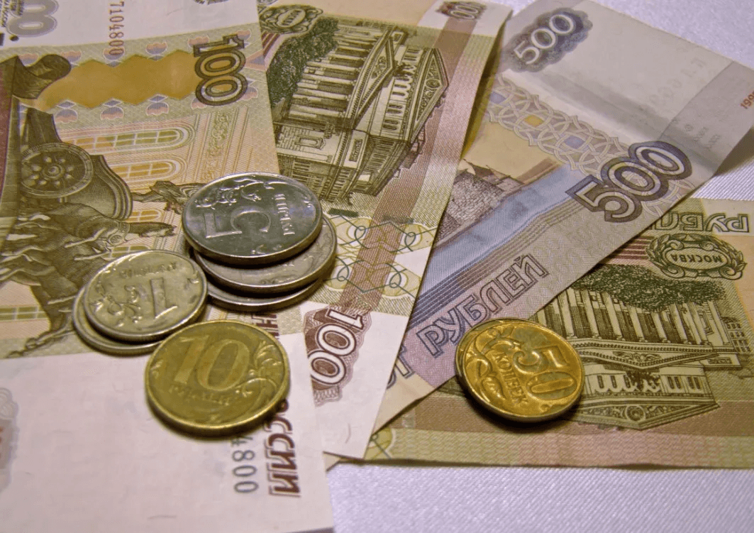 10 000 рублей зачислят на карту: кто в понедельник получит новое пособие от СФР
