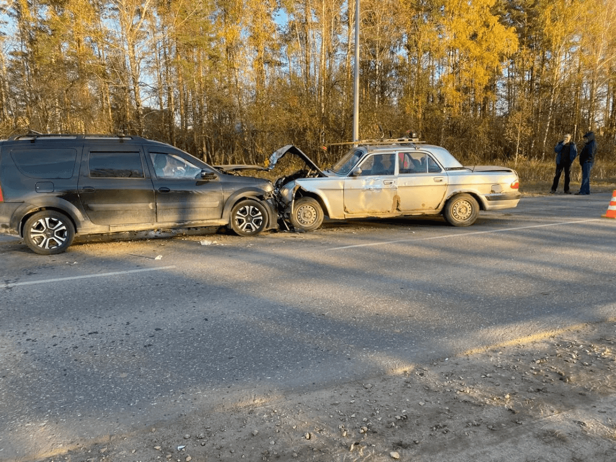 В Козьмодемьянске в ДТП с Lada Largus и Волга пострадали три человека