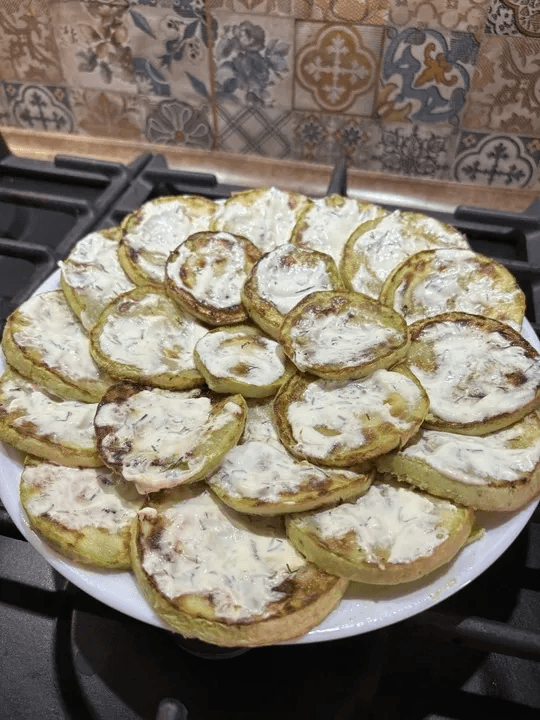 Готовлю такие кабачки каждый день: рецепт, который разлетается со стола быстрее горячих пирожков — всего за 30 минут