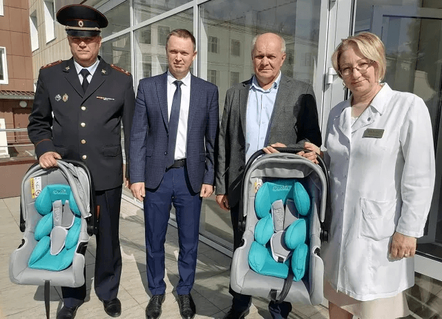 В Перинатальном центре Йошкар-Олы вручили автолюльки молодым семьям