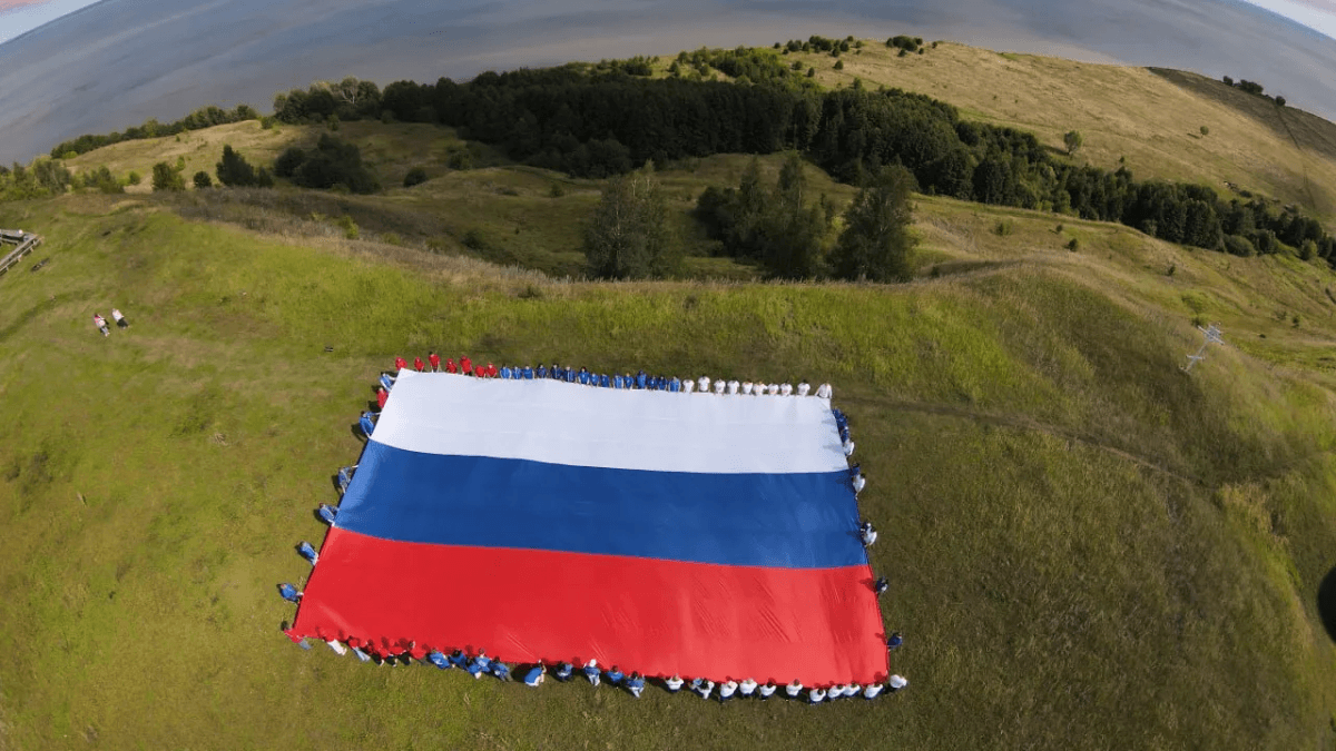 В Горномарийском районе прошли праздничные мероприятия в честь Дня государственного флага России