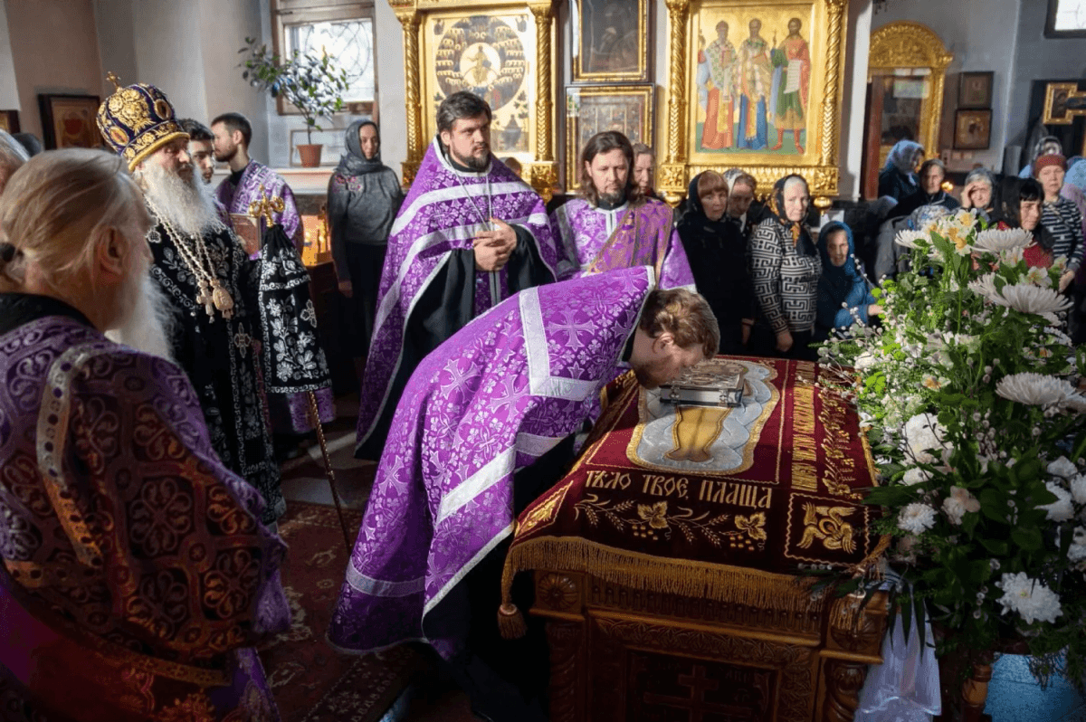 В Успенском храме Йошкар-Олы провели вечерню с выносом Плащаницы