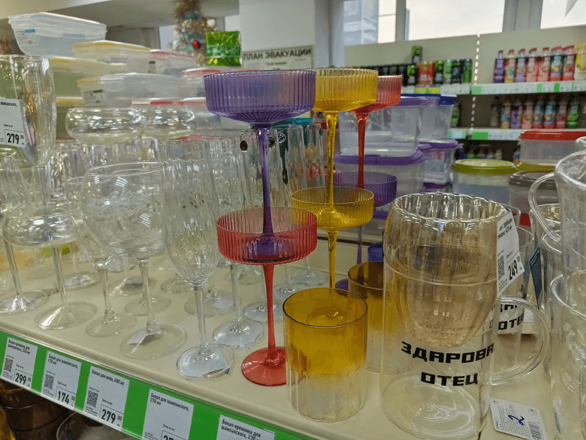 Суета персонала в «Фикс Прайсе» - новинки разложены в проходе: делюсь множеством интересных находок 