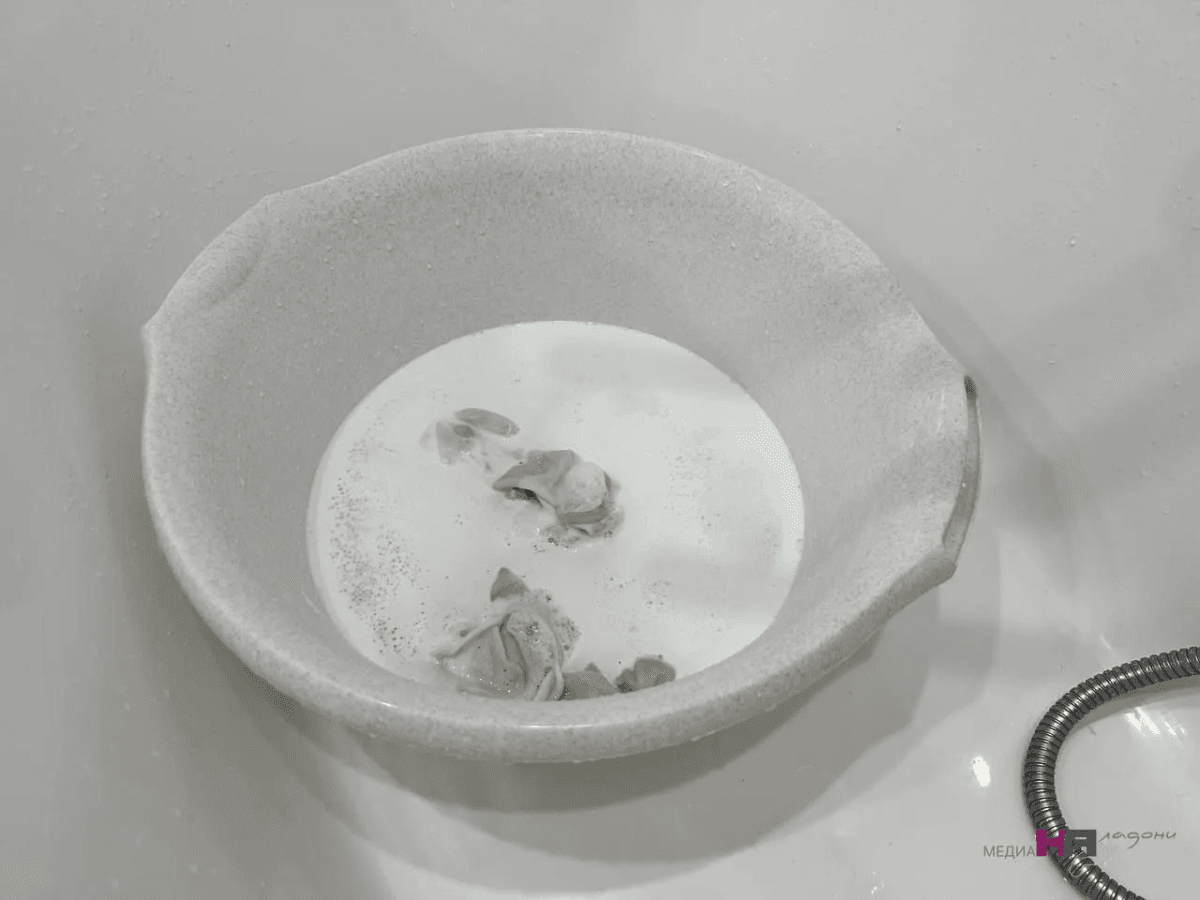 Носки снова станут белыми: 4 ложки в таз - и даже безнадежные экземпляры снова «засияют» чистотой