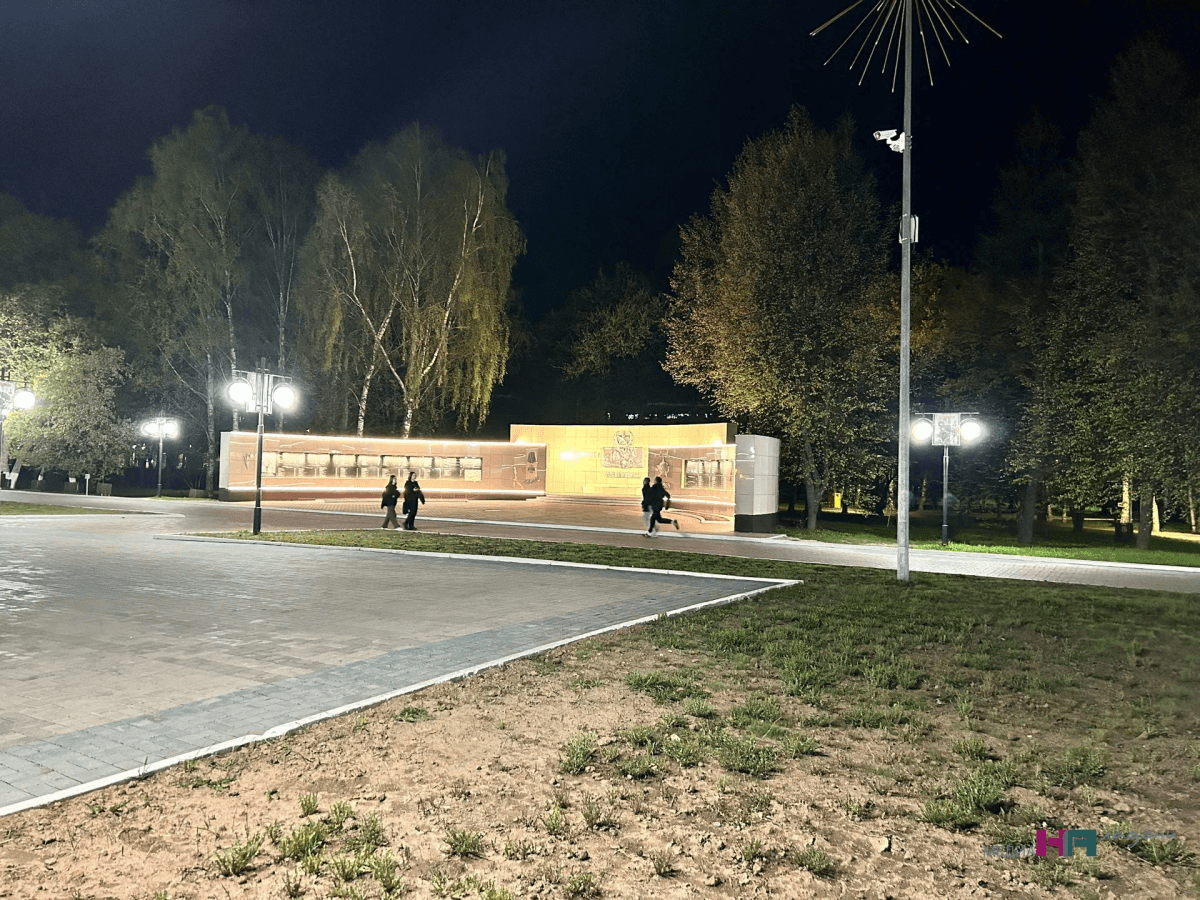 Родителям подростков угрожают штрафами за летние детские прогулки: нельзя в парки, ТЦ, кафе и даже стадионы