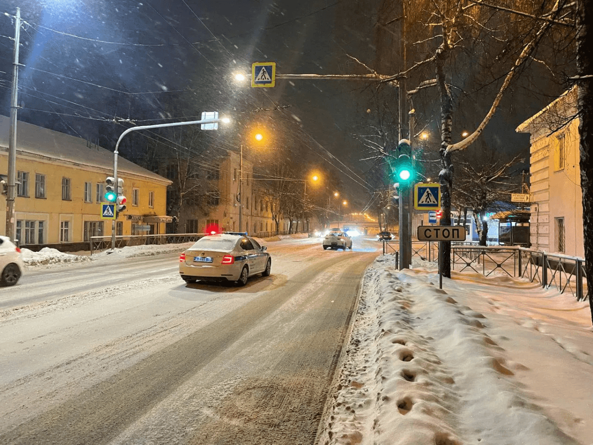 В Йошкар-Оле на пешеходном переходе сбили женщину с подростком