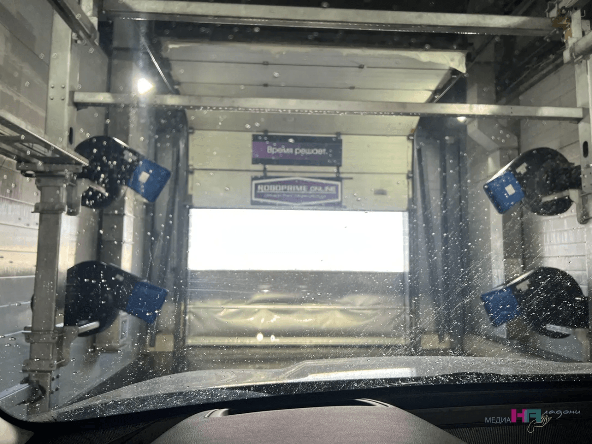 Секрет идеальной чистоты: как правильно мыть лобовое стекло изнутри без разводов