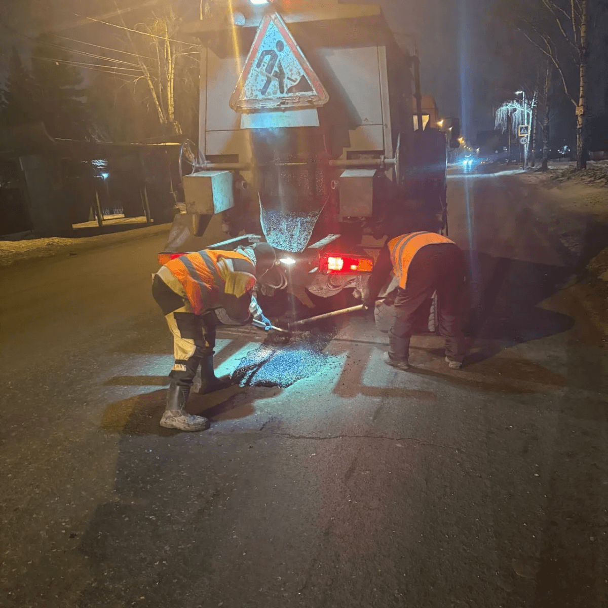 В Йошкар-Оле начали латать ямы литым асфальтом