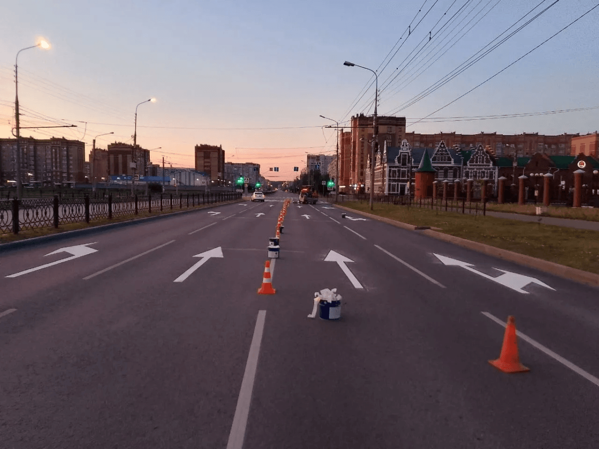 В Йошкар-Оле новая техника наносит разметку по ночам 