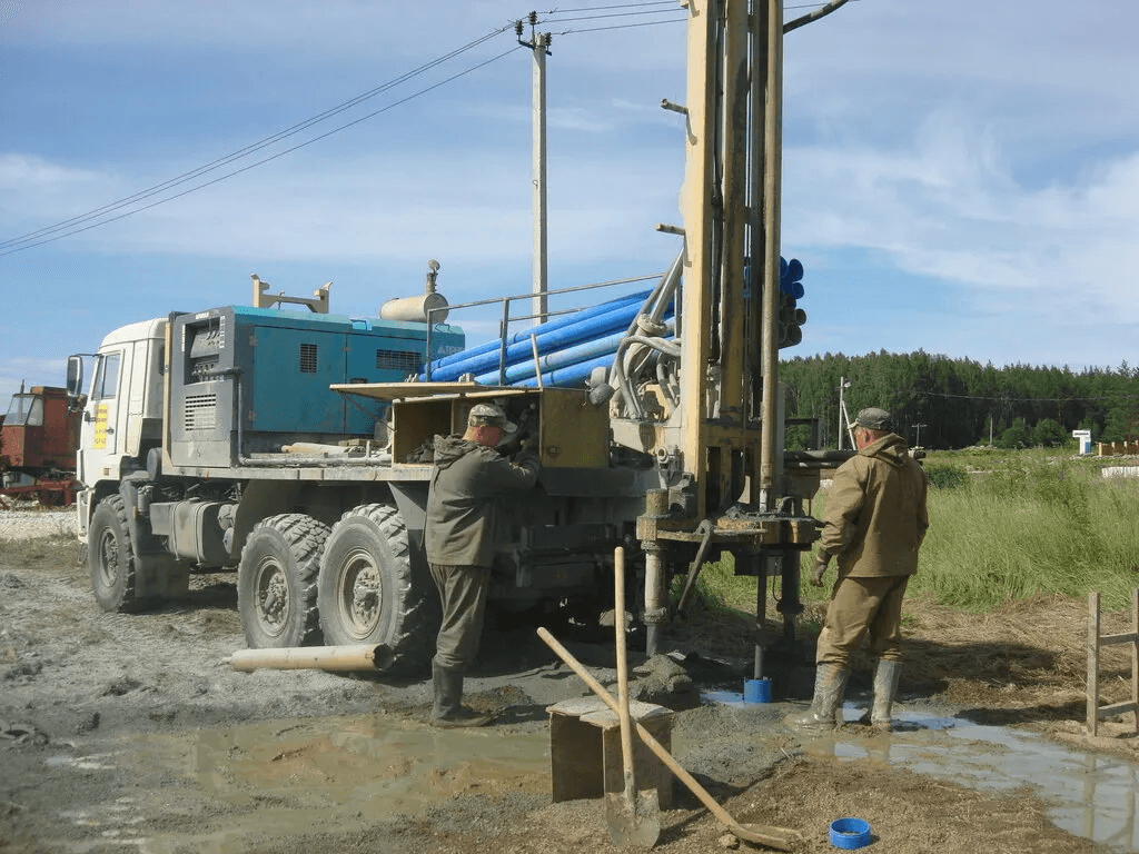 Не нужна мне скважина, я выкопаю колодец за 4 часа - это дешевле, а вода будет качественнее. Совет мудрого хозяина