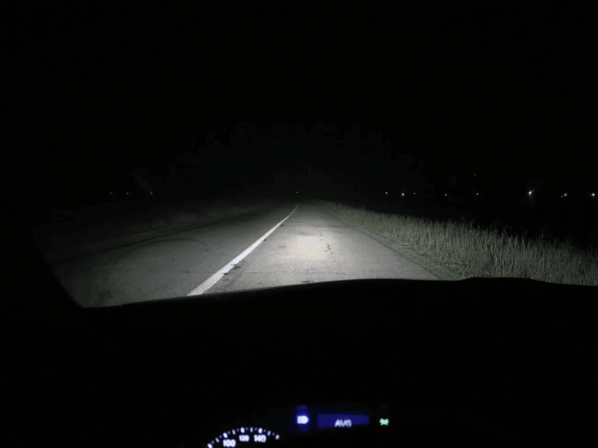 Долго мучался с тусклым светом фар, а причина была простой: рассказываю, как ее устранить - неочевидная причина