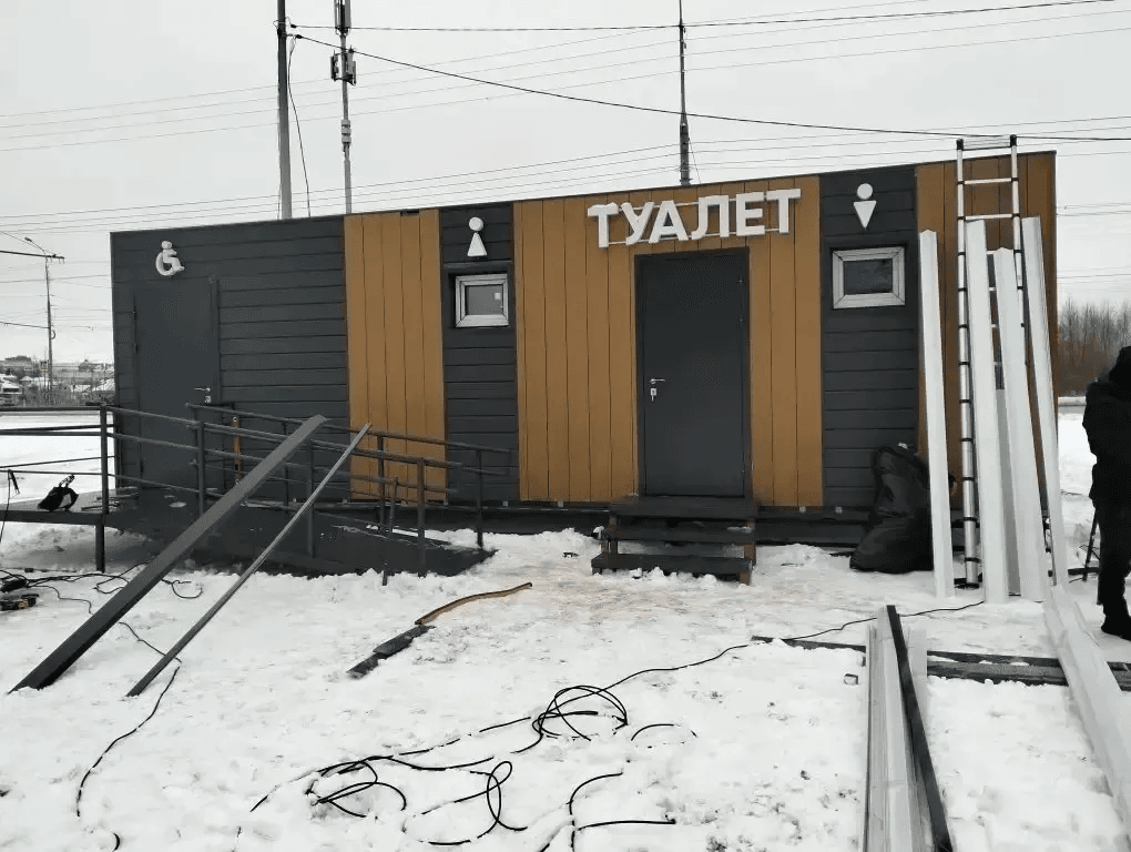 На Царьградском проспекте в Йошкар-Оле устанавливают новый модульный туалет