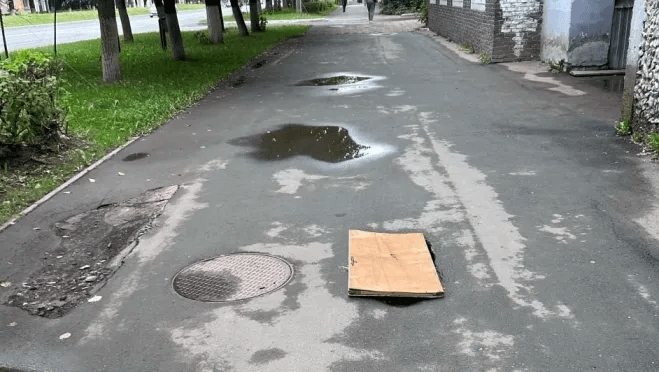 Провал возле колодца на Ленинском проспекте в Йошкар-Оле засыпали щебнем