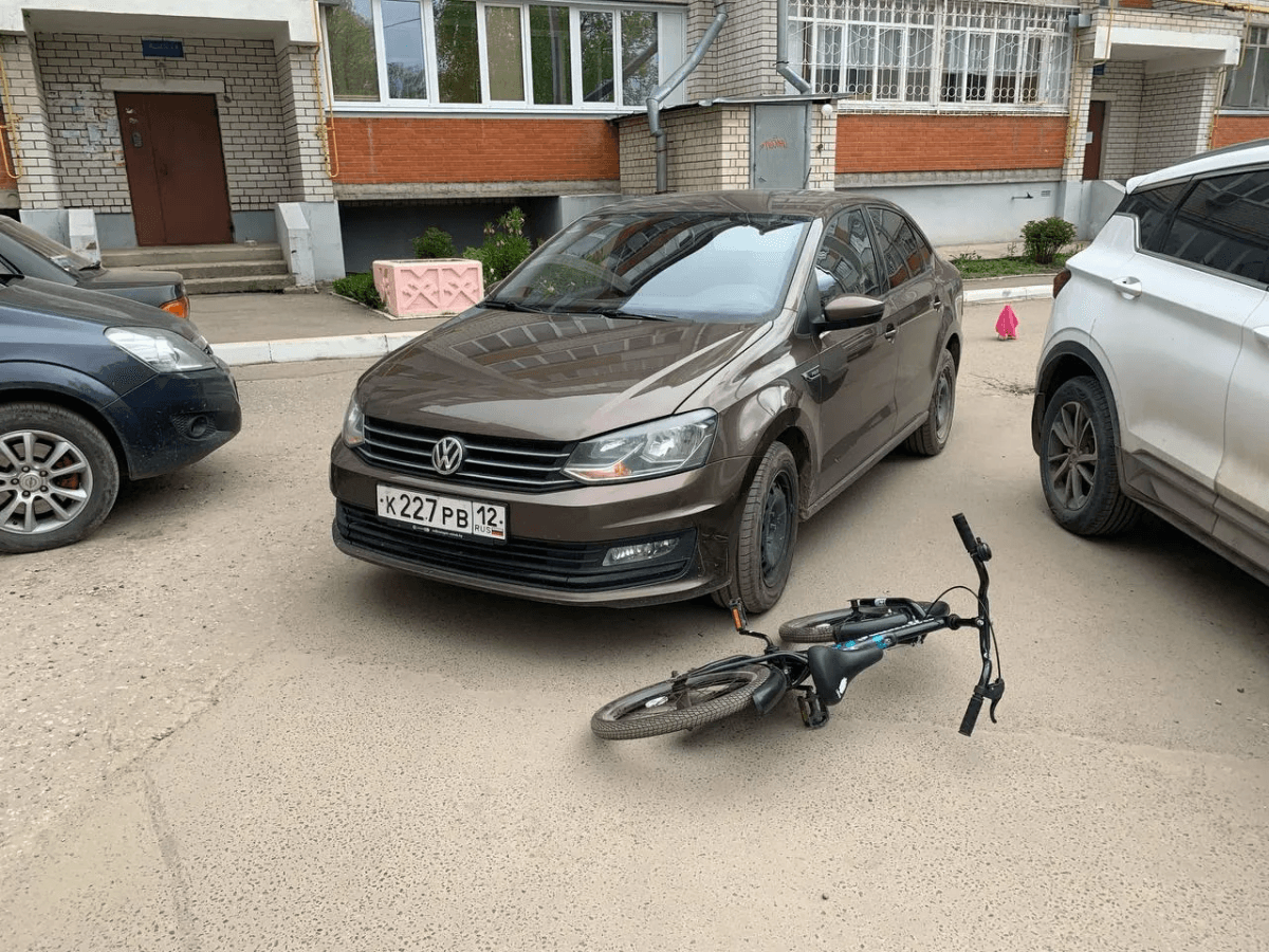 Водитель Volkswagen сбил ребенка-велосипедиста в одном из дворов Йошкар-Олы