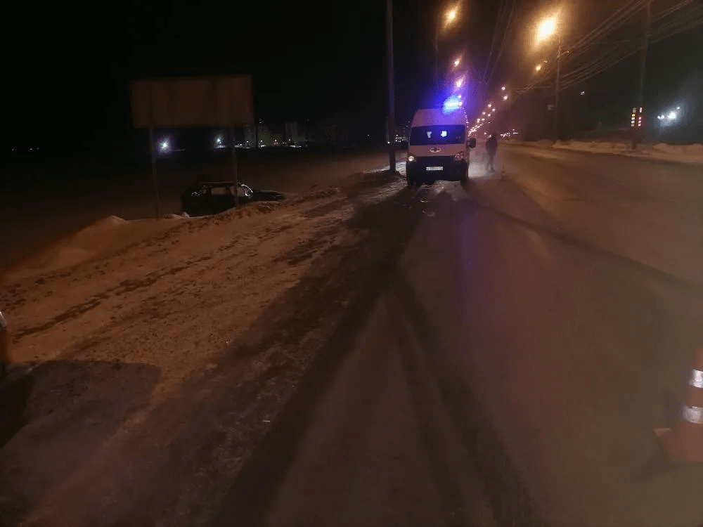 Пьяный водитель Jeep на трассе в Марий Эл врезался в столб и перевернулся