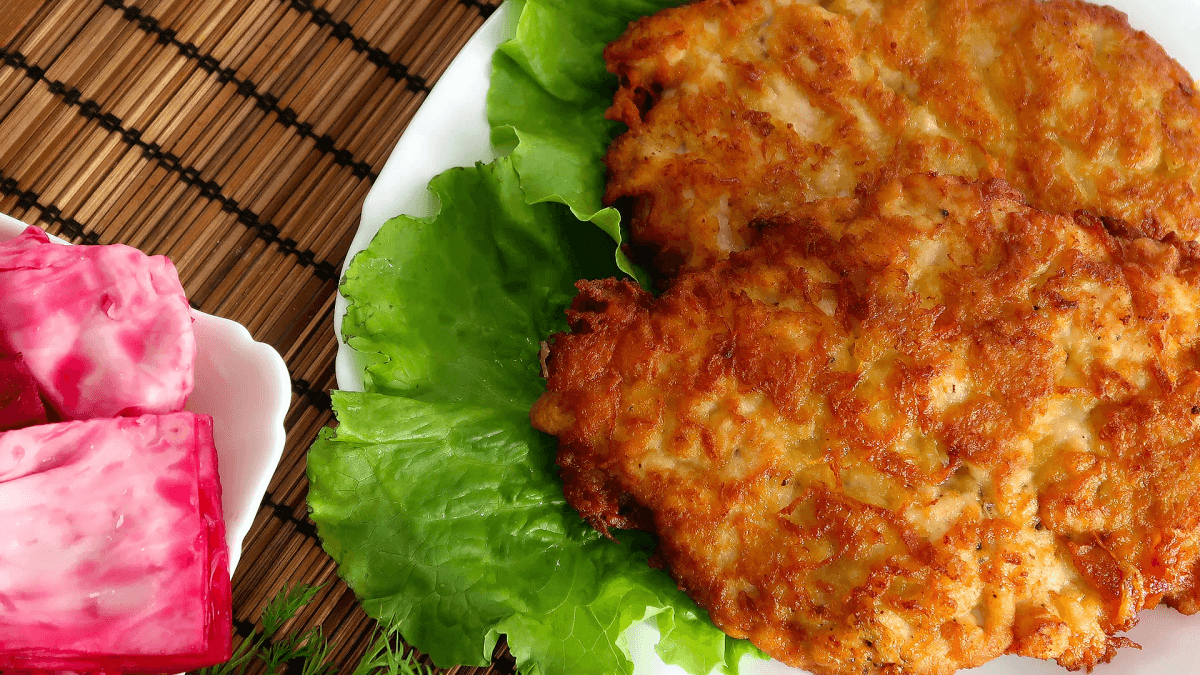 На новогодний стол или обычный ужин: куриная отбивная в картофельном кляре