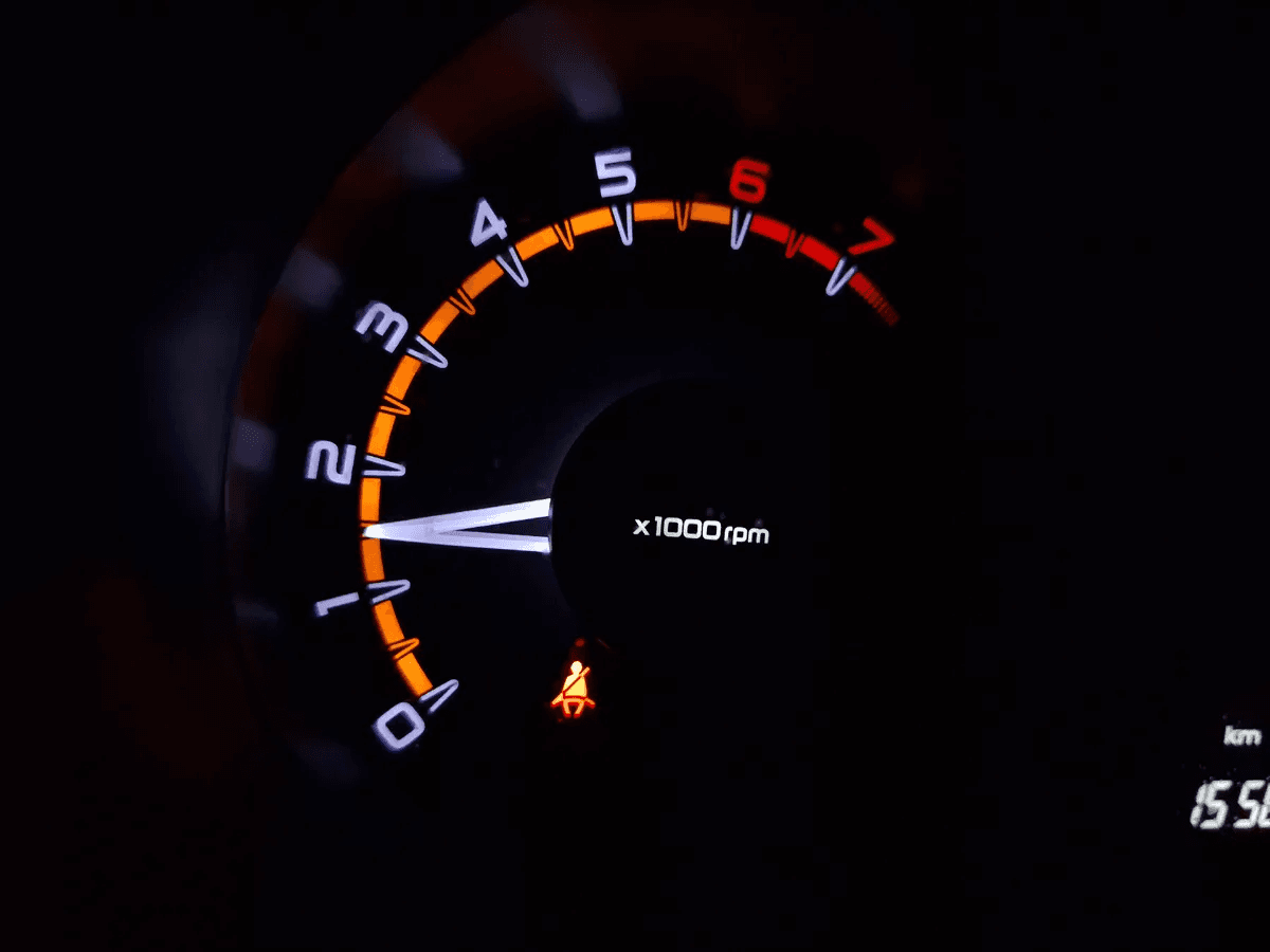 Уже давно не прогреваю двигатель зимой, а использую "метод тахометра": рассказываю, что нужно делать