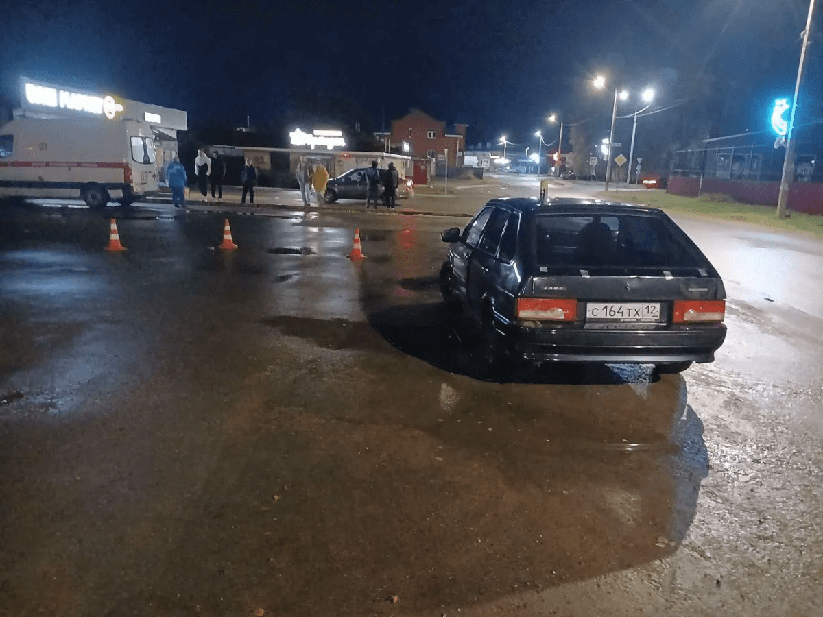ДТП в Волжском районе: водитель сбил женщину при движении задним ходом