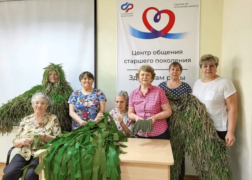 Сердце фронта — в тылу: пенсионеры Марий Эл шьют носилки, плетут браслеты и делают сухие души для бойцов СВО