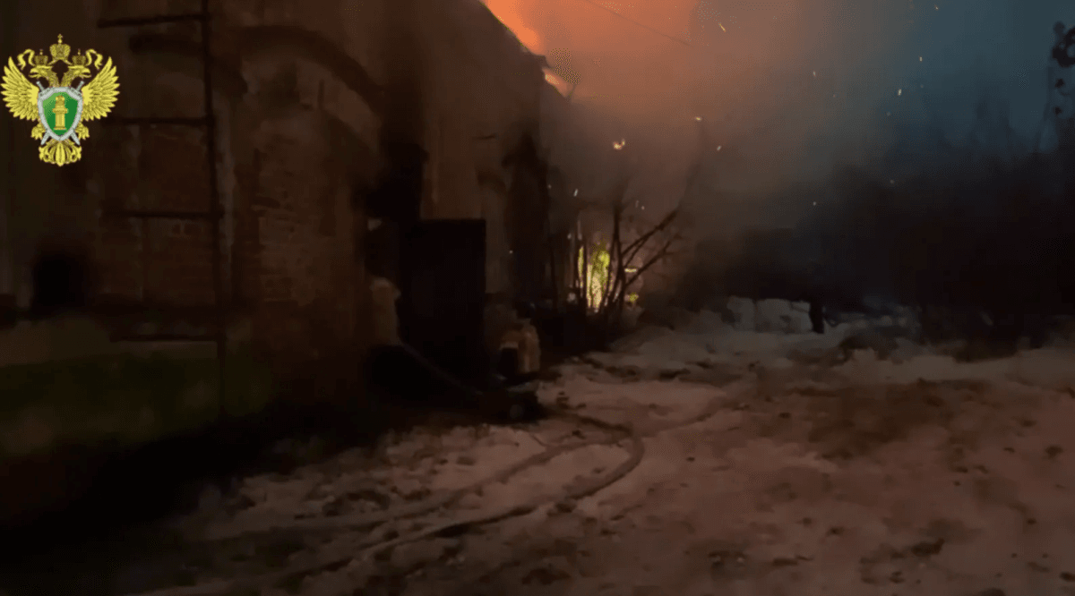 В Козьмодемьянске на улице Лихачева произошел крупный пожар в здании