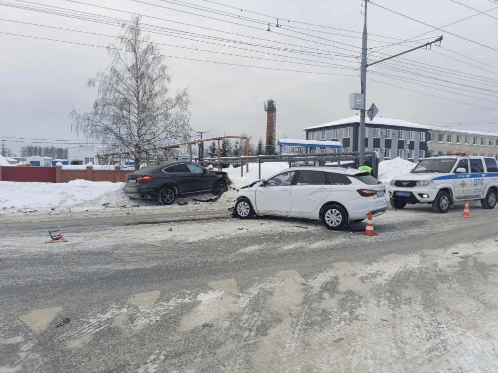 ДТП в Медведево: женщина за рулем «Весты» получила травмы