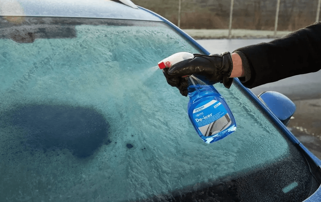Лёгкий способ избавиться от льда на лобовом стекле за 30 секунд без скребка: полезность водителей