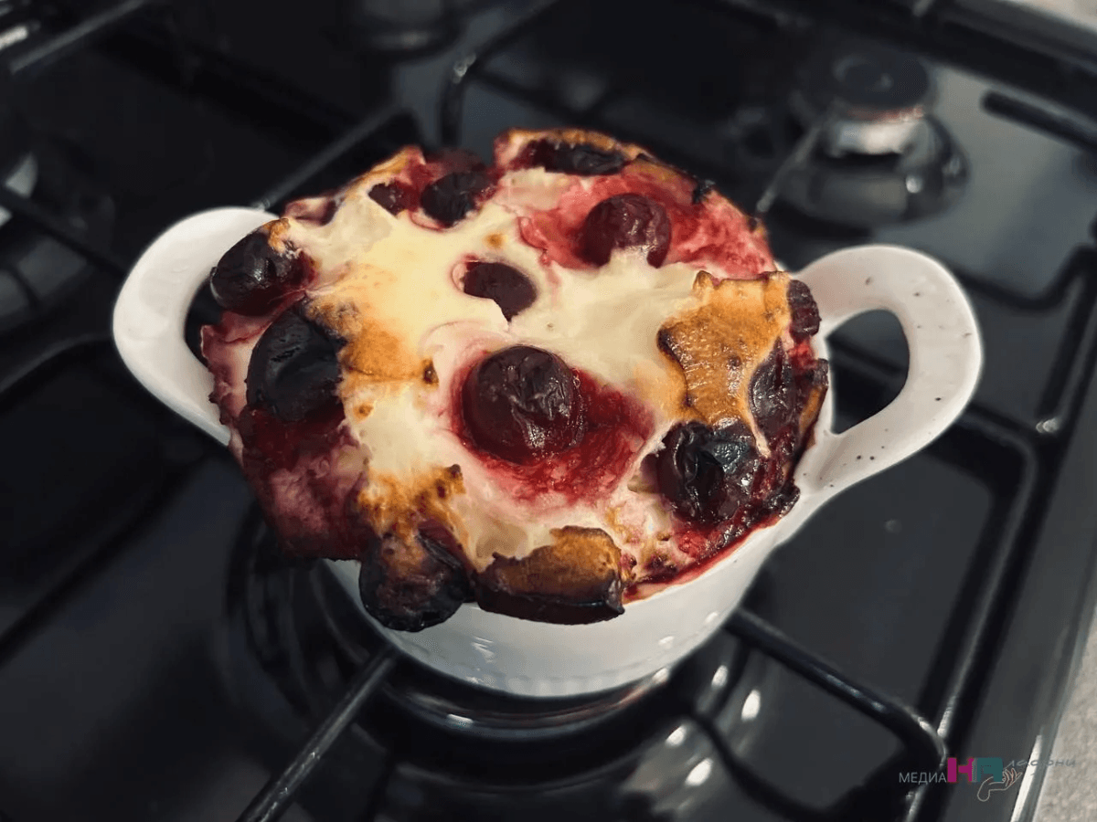 Пирог с замороженными ягодами: вкус лета в любое время года для уютного чаепития