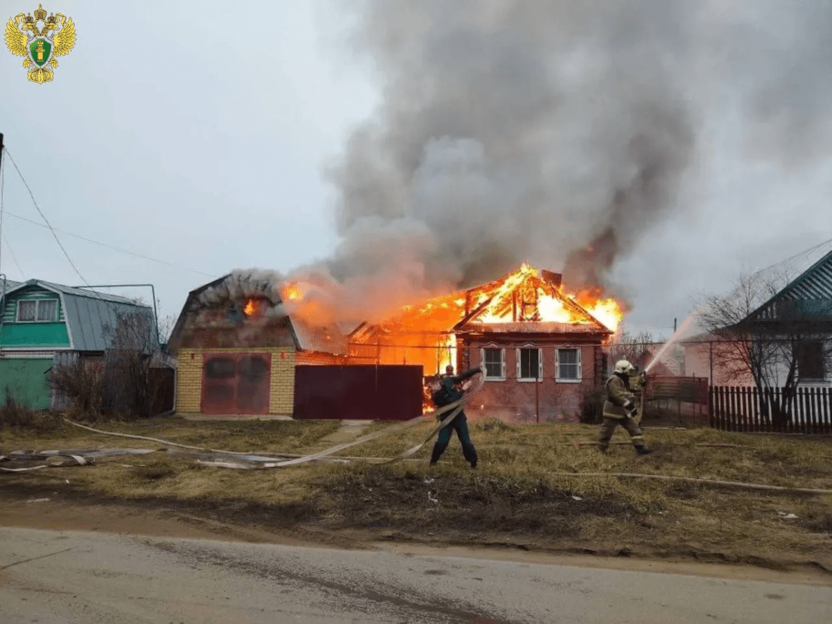 В Волжске произошел пожар в частном доме: пострадал мужчина