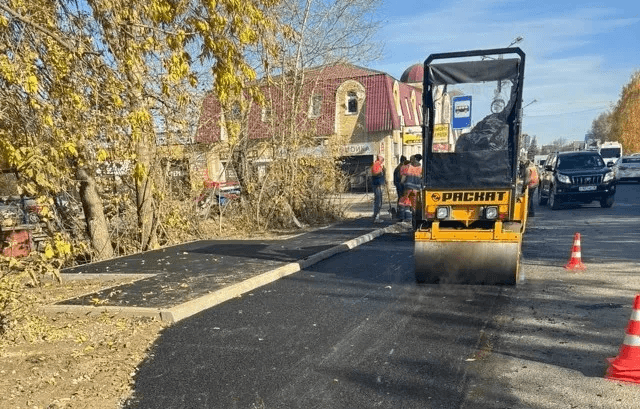 Дорожники преобразили Йошкар-Олу за выходные-обновили остановки, пешеходные дорожки и устранили ямы на улицах
