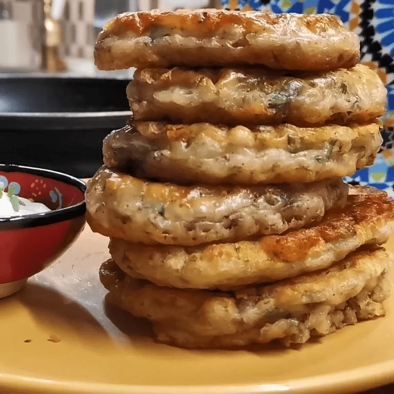 Так готовили еще наши бабушки: забытый рецепт вкусных оладушек с грибами - можно съесть целую гору