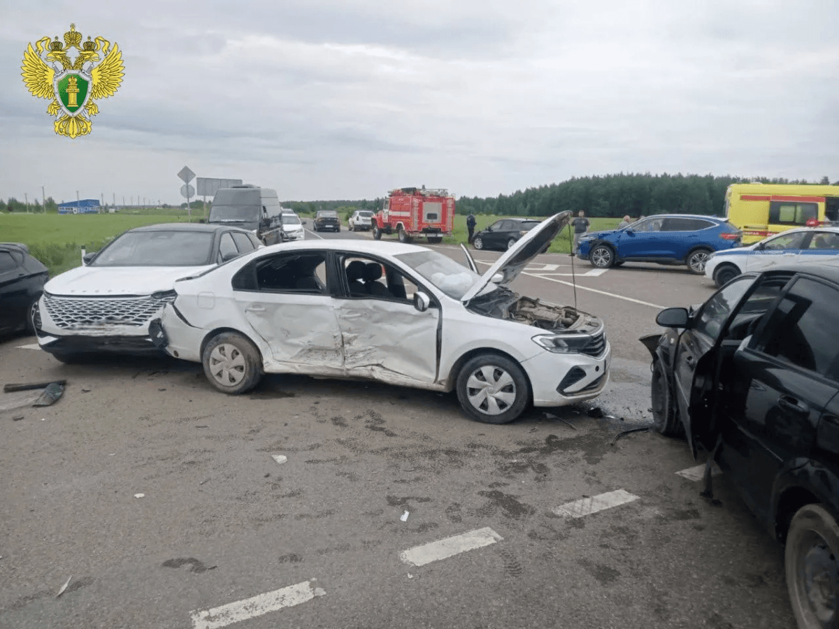 Три авто столкнулись на трассе в Марий Эл
