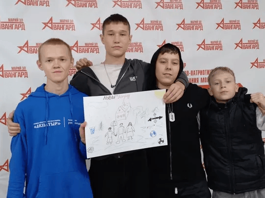 В Марий Эл подростки обсудили с полицейскими опасность наркотиков в лагере «Авангард» 