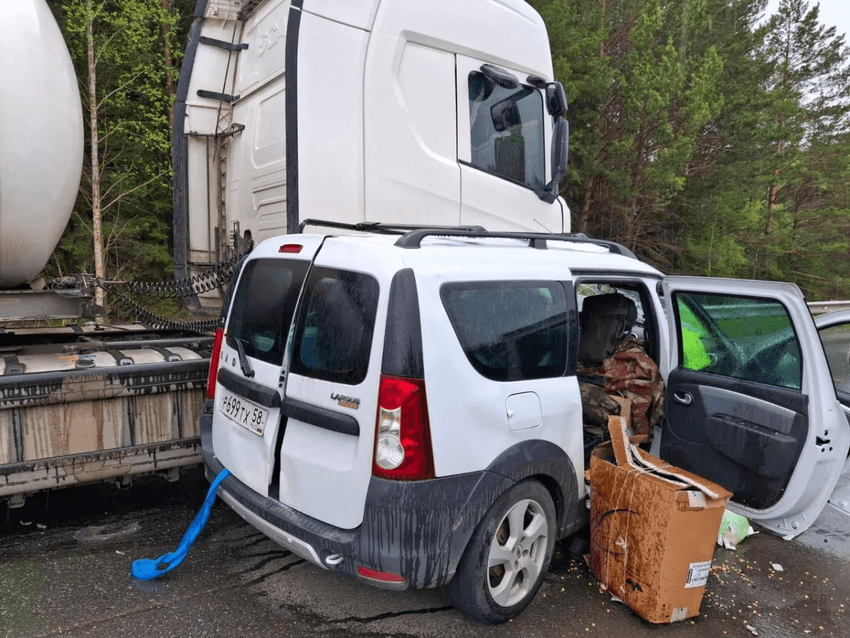 В утреннем ДТП Ларгус и большегруза в Куженерском районе погиб один из водителей