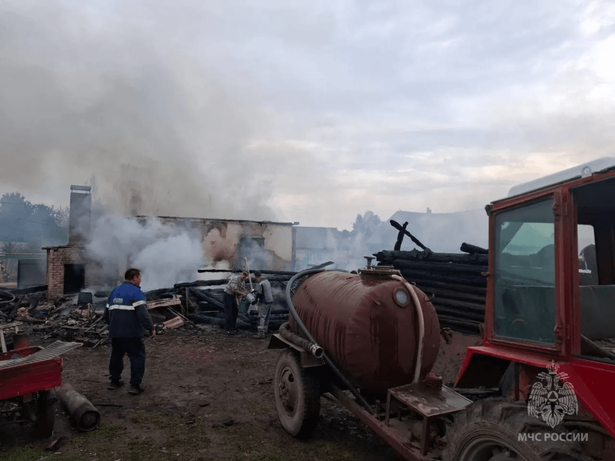 В Сернурском районе семья с тремя детьми чудом спаслась из-за ночного пожара