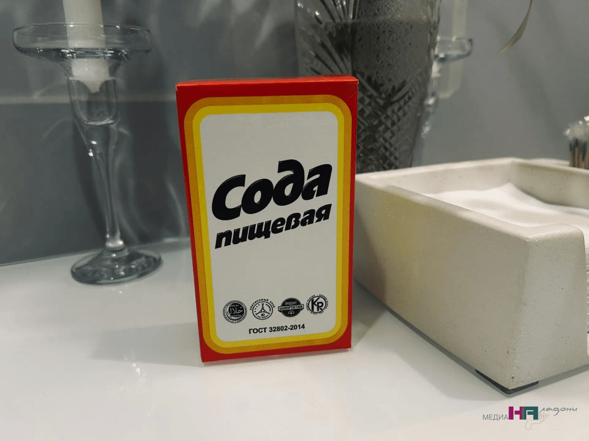 Раз в месяц насыпаю соду на матрас и сплю спокойно: постель остается чистой 