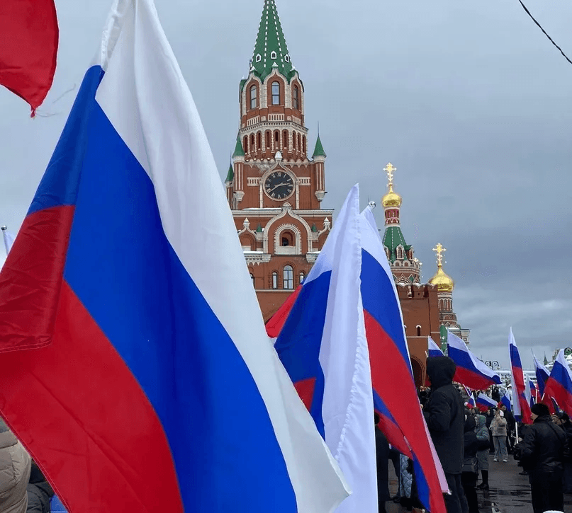 От возложения цветов до светомузыкального шоу: как пройдет День флага в Йошкар-Оле