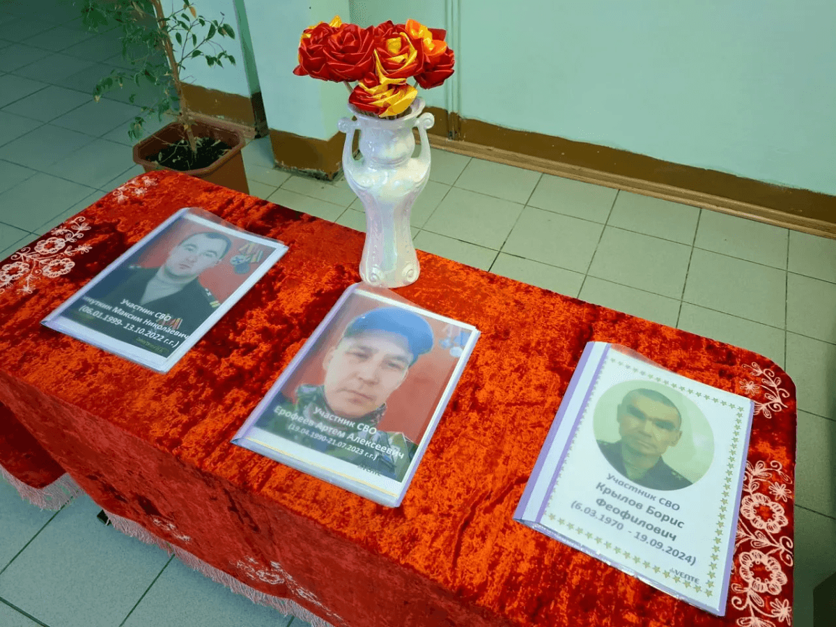 В Емешевской школе открыли Парты Героя в память бойцов СВО 