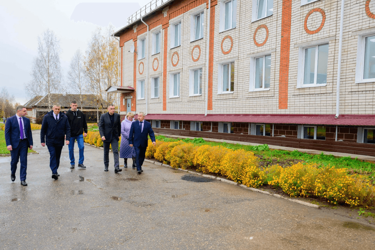 Юрий Зайцев проинспектировал отремонтированную Шойшудумарскую школу