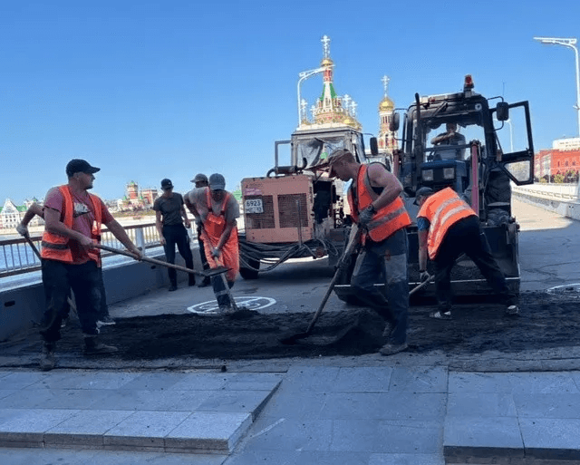 Коммунальные службы Йошкар-Олы завершили ремонт на Театральном мосту и продолжают благоустройство
