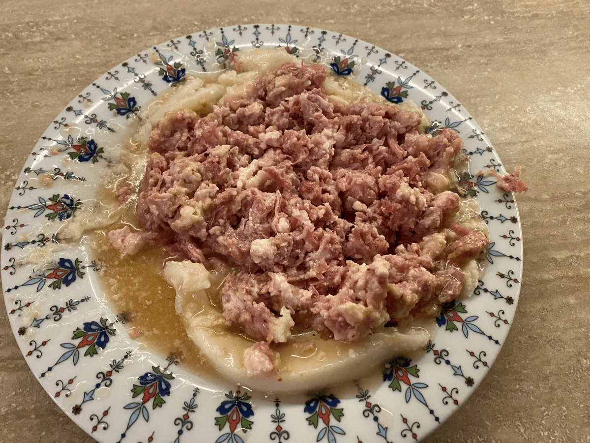 Купила в белорусском магазине дорогую свиную тушенку - что обнаружила под крышкой - делюсь отзывом