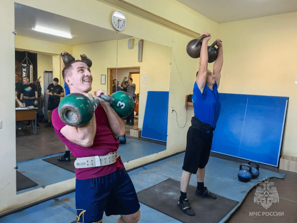В Йошкар-Оле определили сильнейших гиревиков МЧС