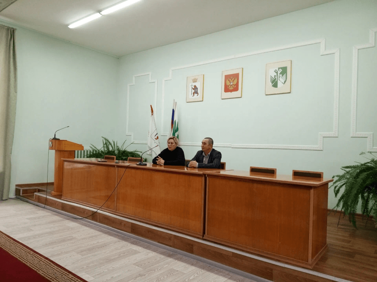 Легендарная лыжница Юлия Чепалова посетила Сернурский район